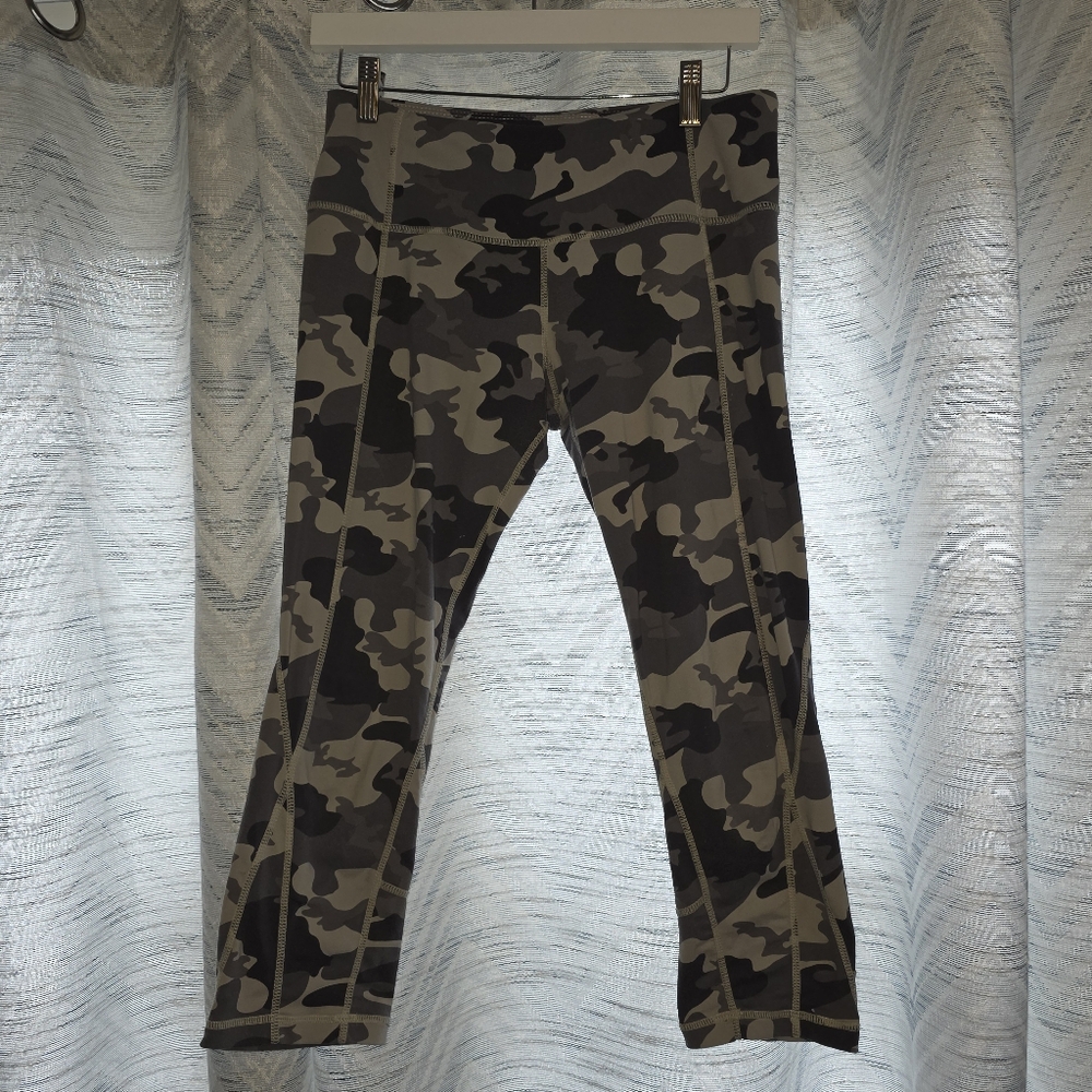 Lululemon Camo Capri Leggings